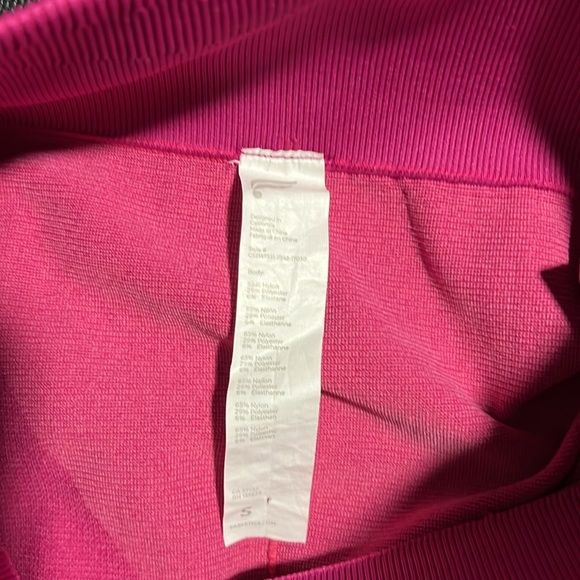 High-Waisted Seamless Colorblock Capri - Picture 4 of 4